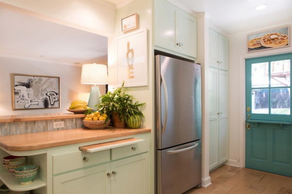 Beach Style Kitchen by Charmean Neithart Interiors, LLC.