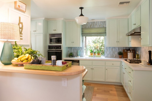 Beach Style Kitchen by Charmean Neithart Interiors, LLC.