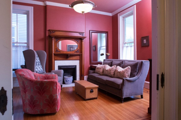 Traditional Living Room by The Phoenix Photography