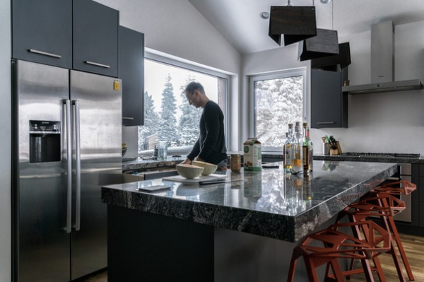 Modern Kitchen by Zola Windows