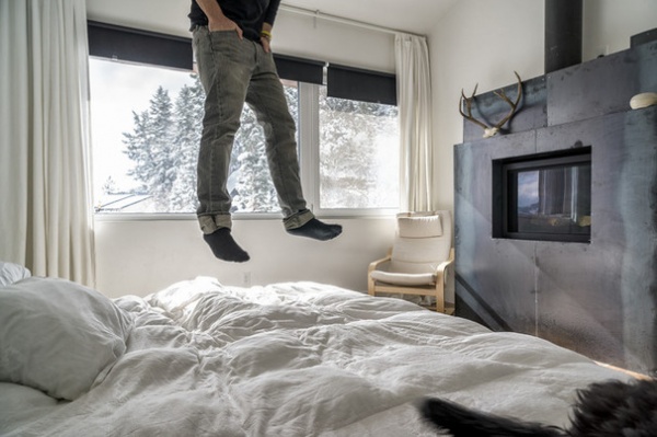 Modern Bedroom by Zola Windows