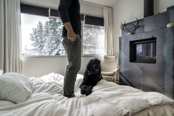 Modern Bedroom by Zola Windows