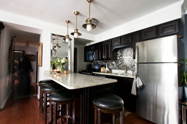 My Houzz: Classic Black and White Design in a Chicago Condo