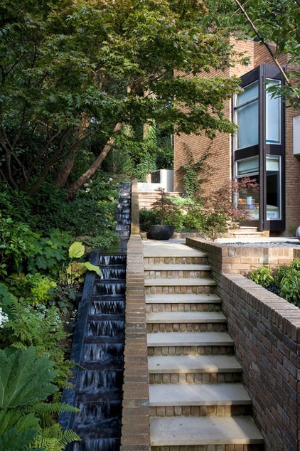 10 Ways to Make the Most of Your Side Yard