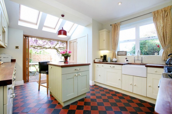 Traditional Kitchen by Stradling Design Architecture