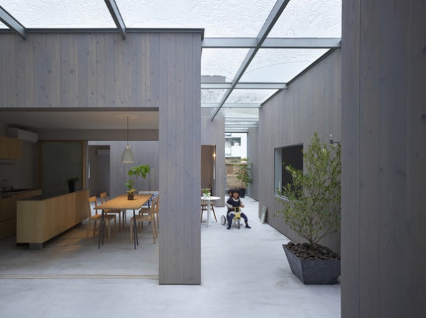 Contemporary Patio House in Buzen