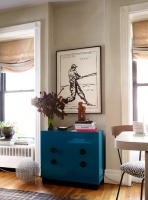 Houzz Tour: Designer Makes His Place Chic on a Dime